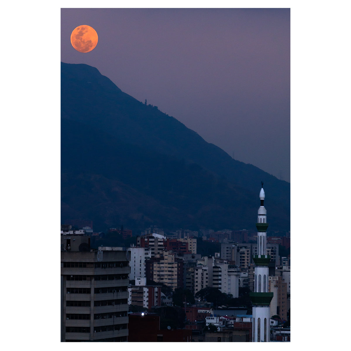 Alminar, Luna y El Ávila